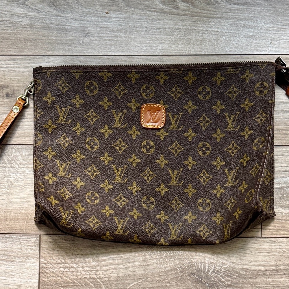 Louis Vuitton Brown Monogram Toiletry wristlet - Picture 3 of 11